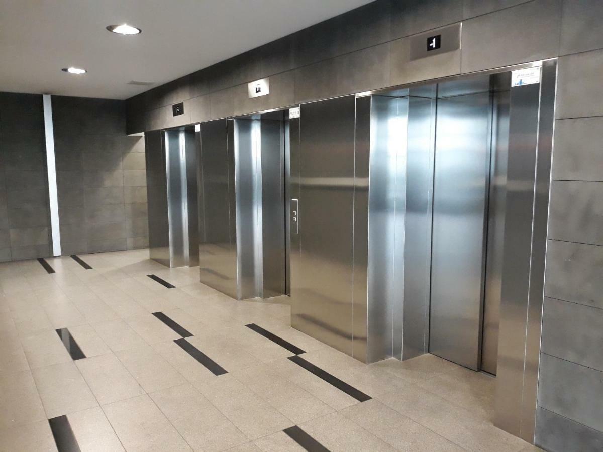 Mg Apartments Gieldowa Варшава Екстериор снимка
